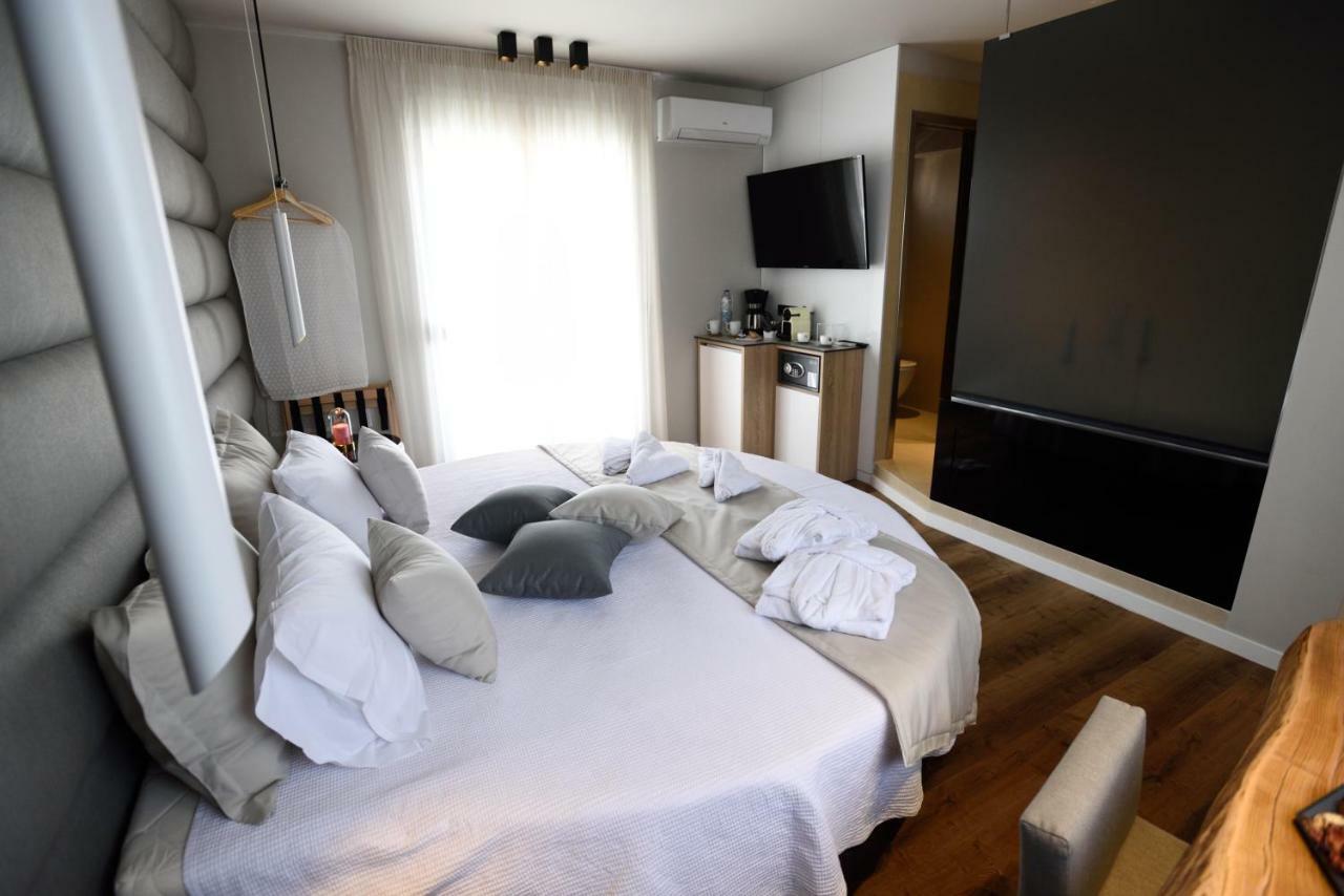 Magnifique Luxury Suites เทสซาโลนิกิ ภายนอก รูปภาพ